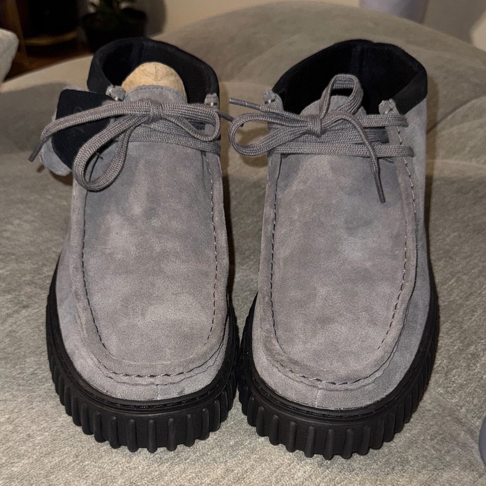Clarks Men's Grey Suede Chukka Boots